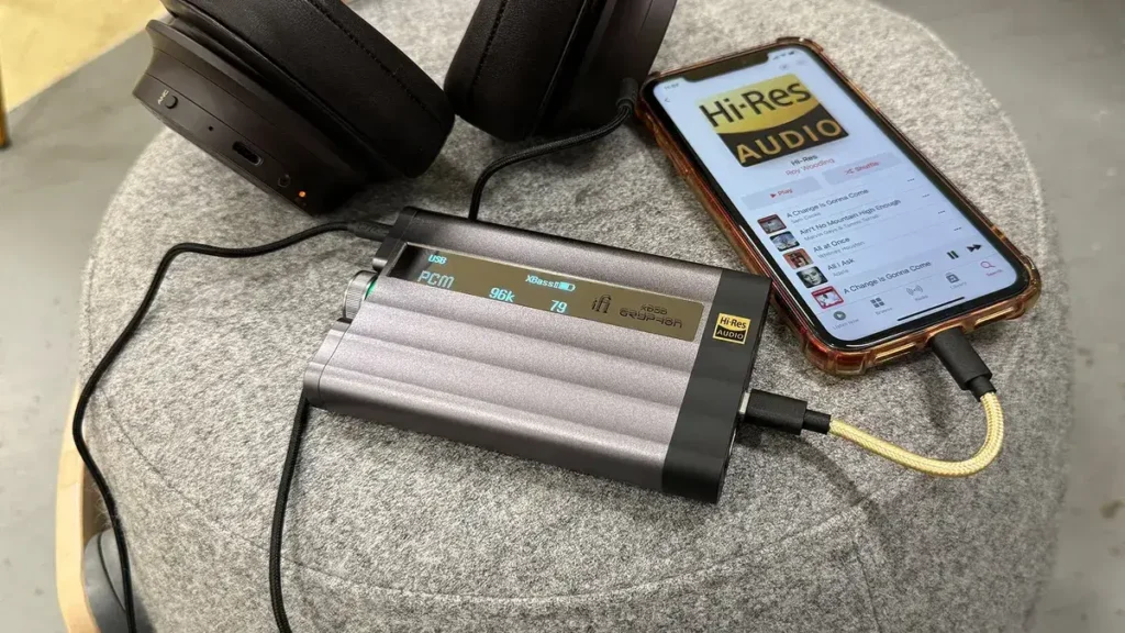 High‑Res Audio lejátszáshoz használt DAC és fejhallgató illusztráció